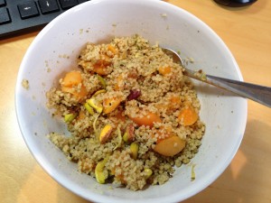 Zitronen Couscous mit Aprikosen, Pistazien und Minze