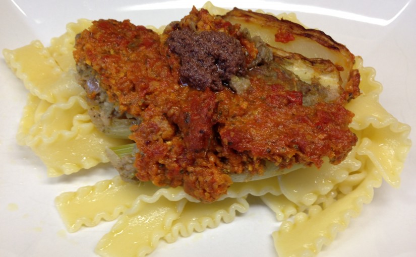 Gefüllte Fenchelknollen mit Tomatenpesto, Oliven und Mandelparmesan