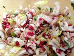 Chicorée Salat mit Walnüssen und Granatapfelkernen