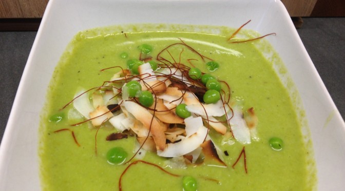 Erbsensuppe mit Kokos und Chili