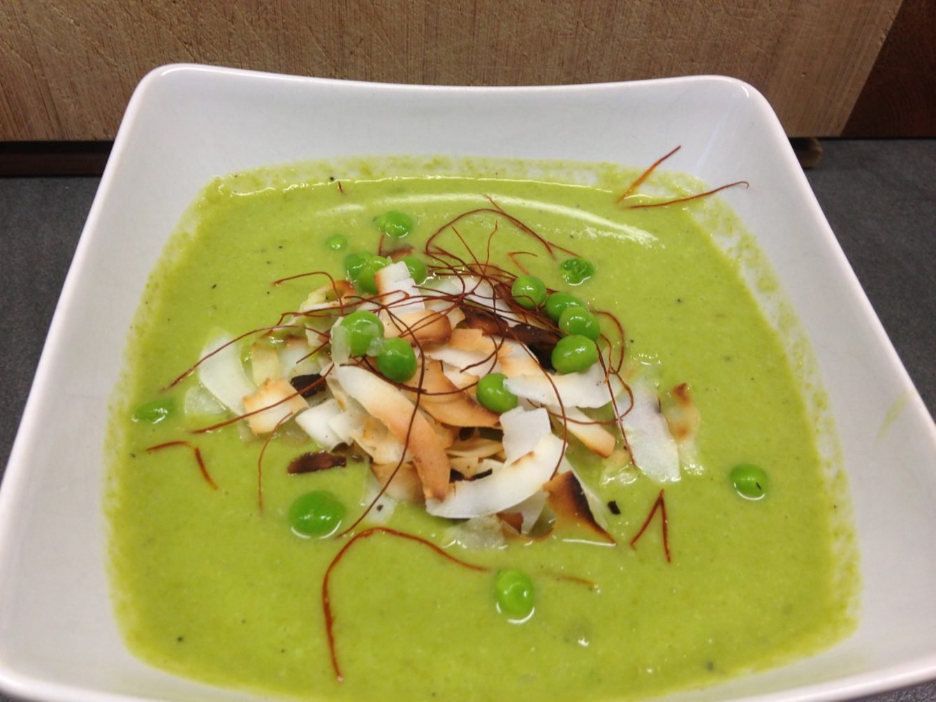 Erbsensuppe mit Kokos und Chili