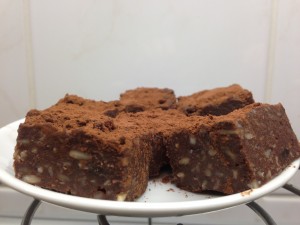 Vegane Brownies mit Datteln und Nüssen