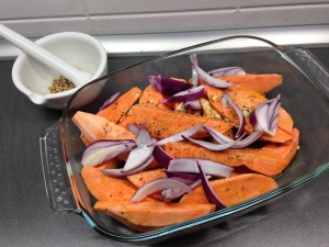 Süßkartoffeln mit Zwiebeln und Koriander