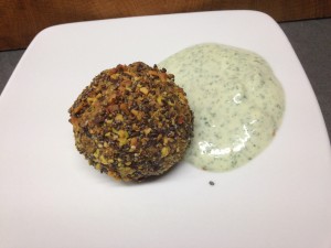 Falafel mit Pistazien und Sesam Minze Joghurt