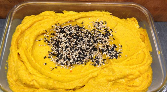 Kürbis Kichererbsen Humus mit Feigen und Datteln