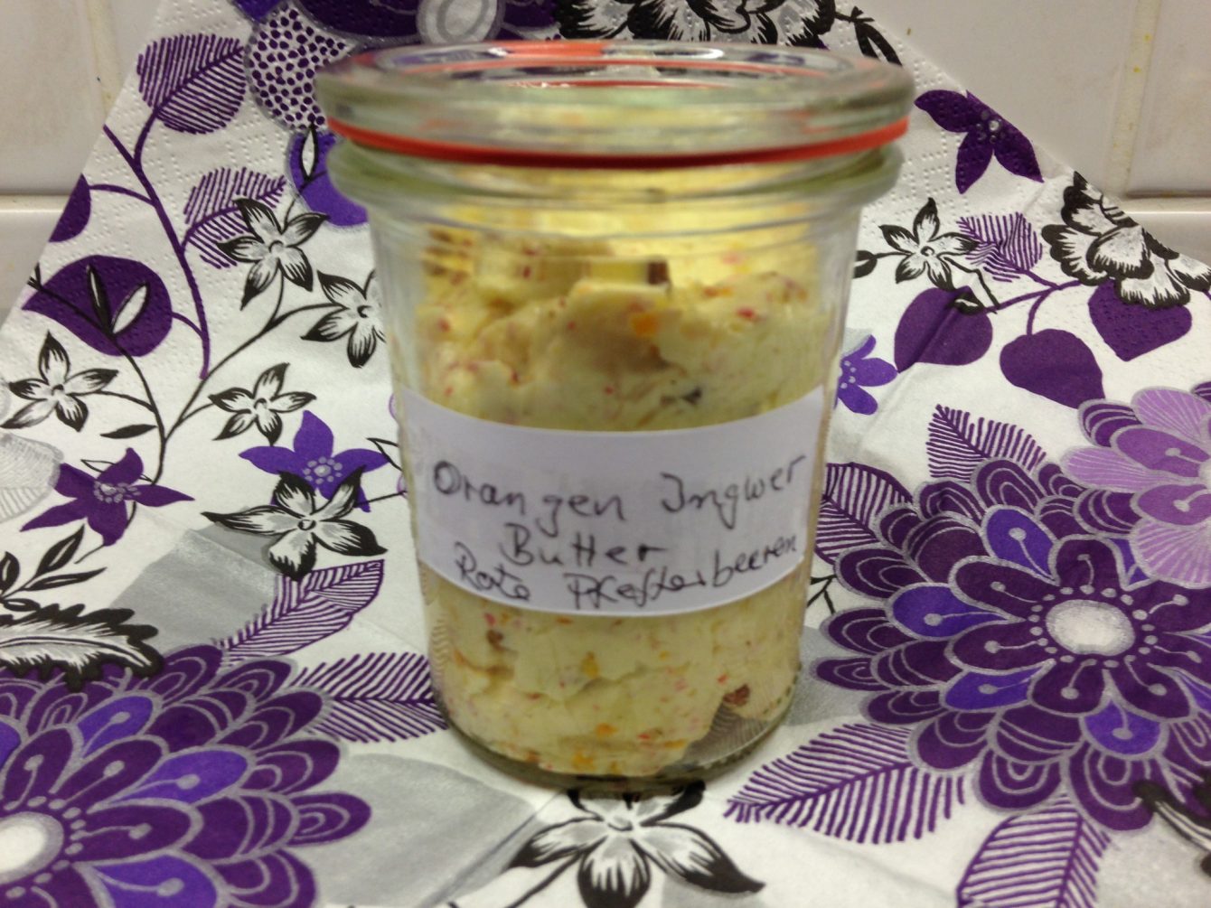 Ingwer Orangen Butter mit Roten Pfefferbeeren und Rapsöl