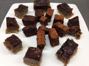 Dattelkonfekt und Mandel Mohn Schnitten