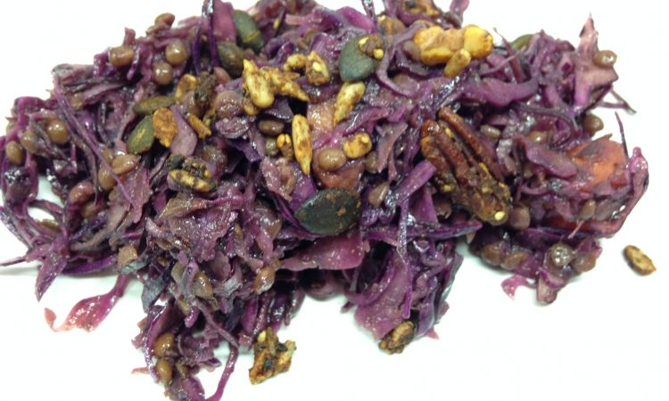 Rotkohl mit Süßkartoffeln, Datteln und Linsen