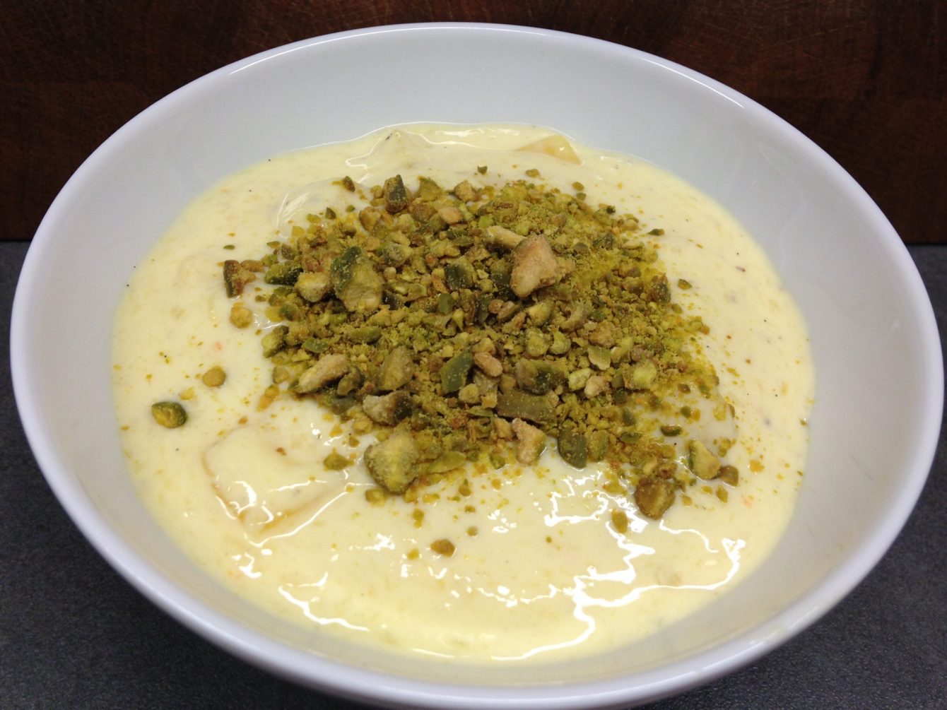 Mango Joghurt mit Safran und Pistazien