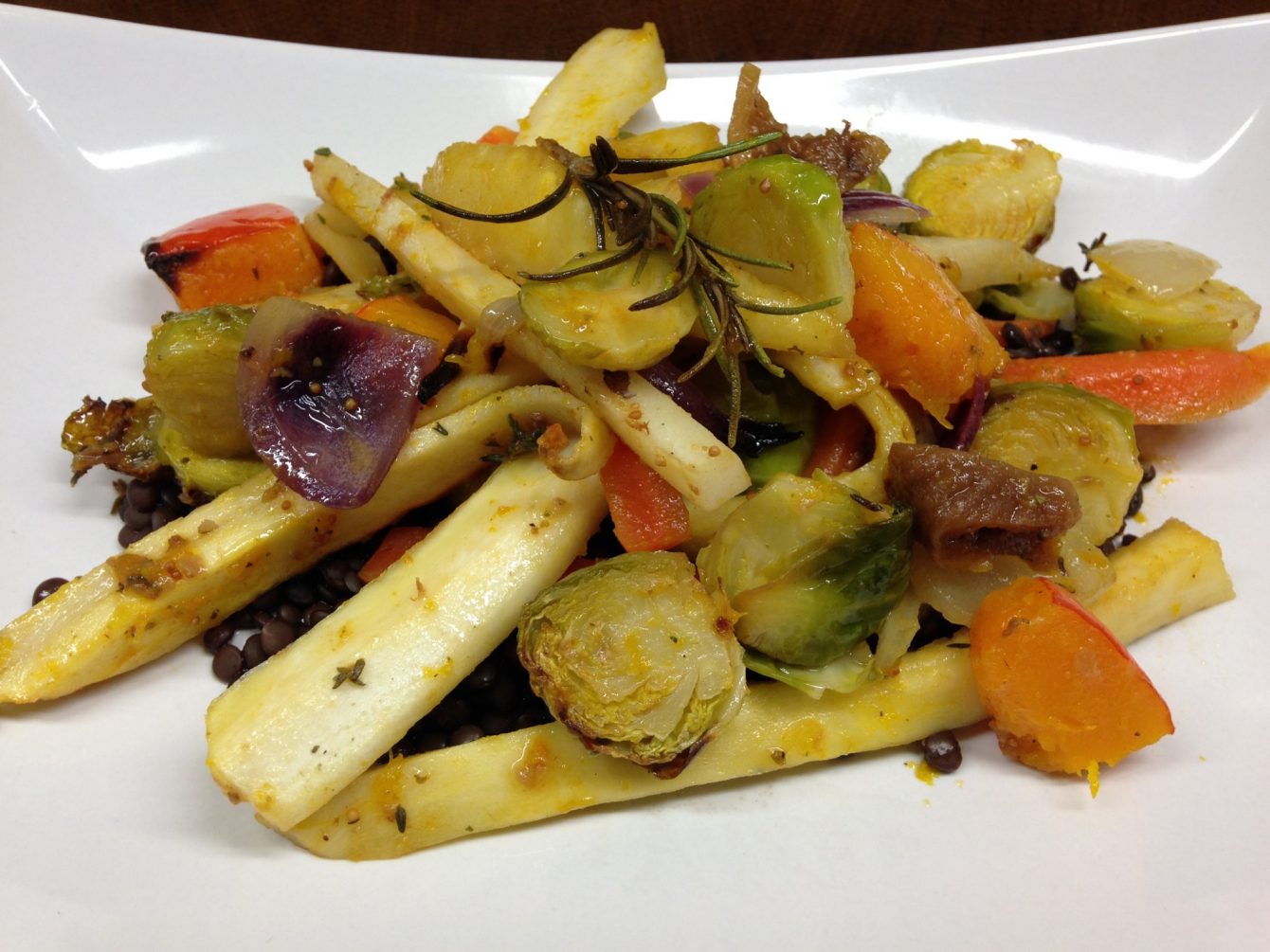 Herbstgemüse mit Beluga-Linsen und Feigen-Orangen-Whiskey-Sauce