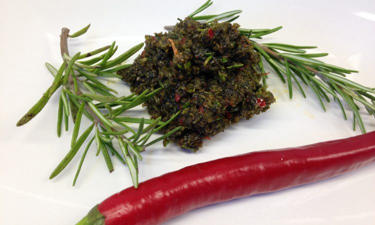 Kürbiskern Pesto mit Aprikosen, Rosmarin und Chili