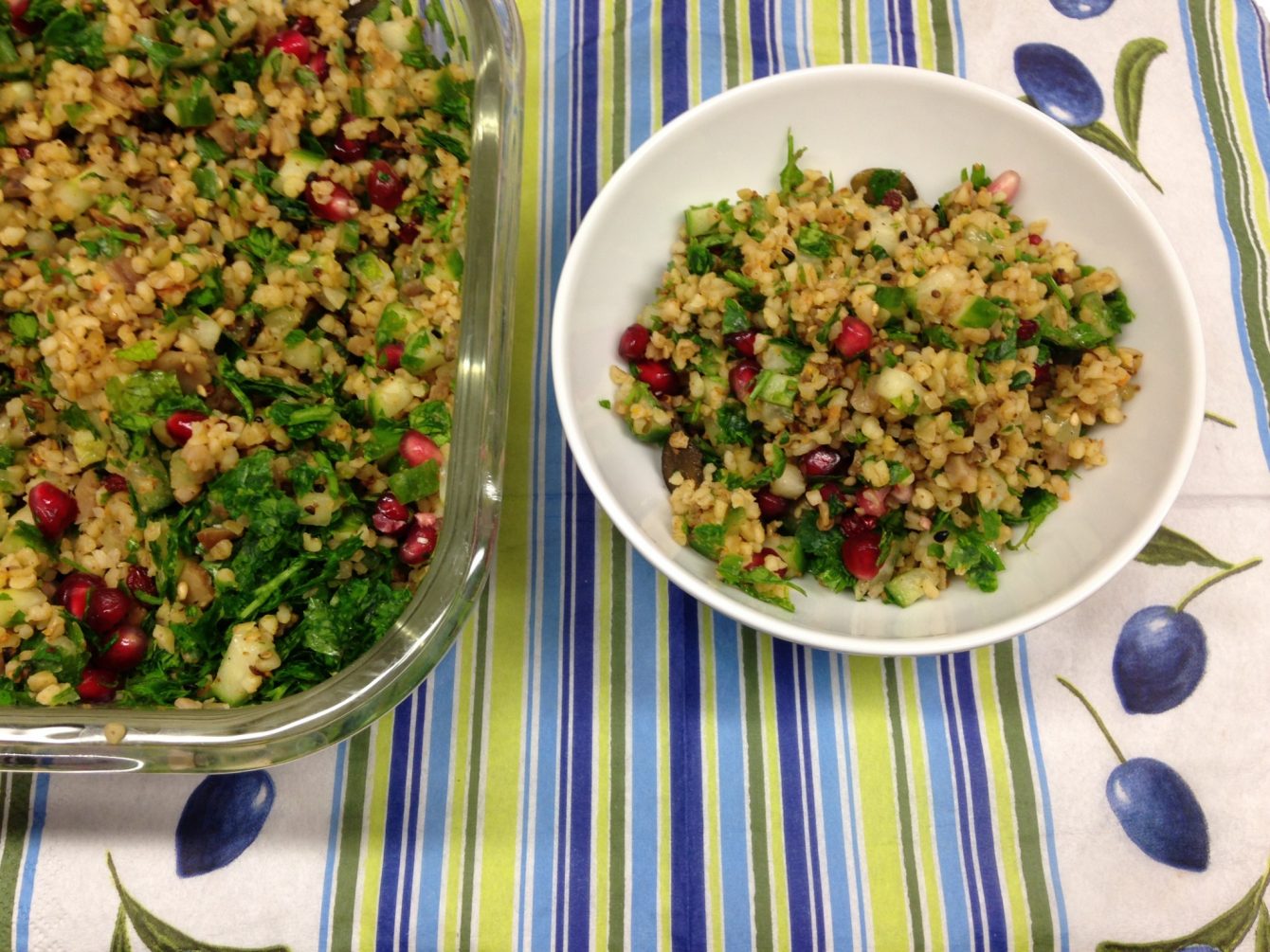 Hirse Salat mit Maronen, Nüssen, Gewürzen und Kräutern