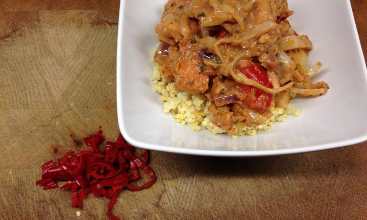 Afrikanischer Kürbis Eintopf mit Erdnuss und Chili