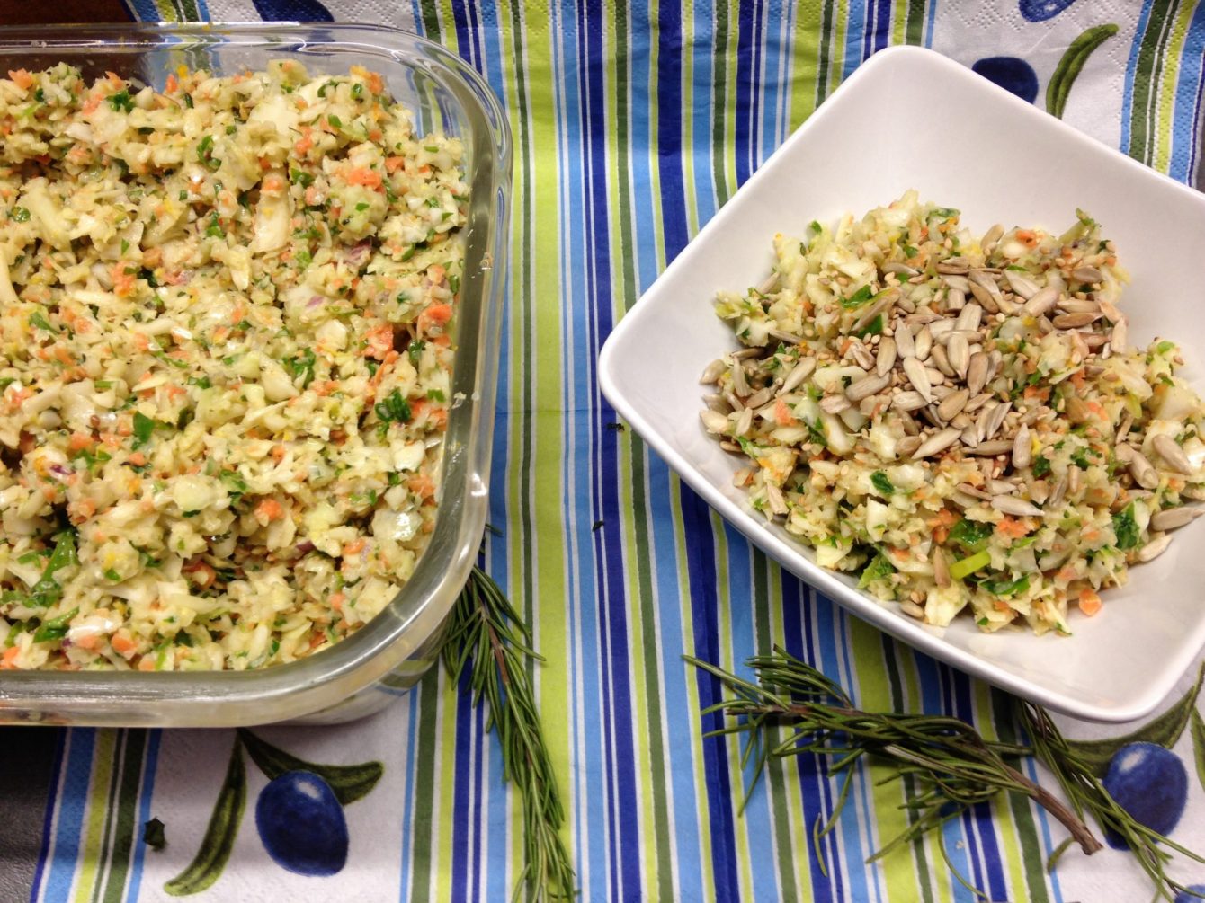 Weißkraut Salat mit Koriander und Orangen Tahini Dressing