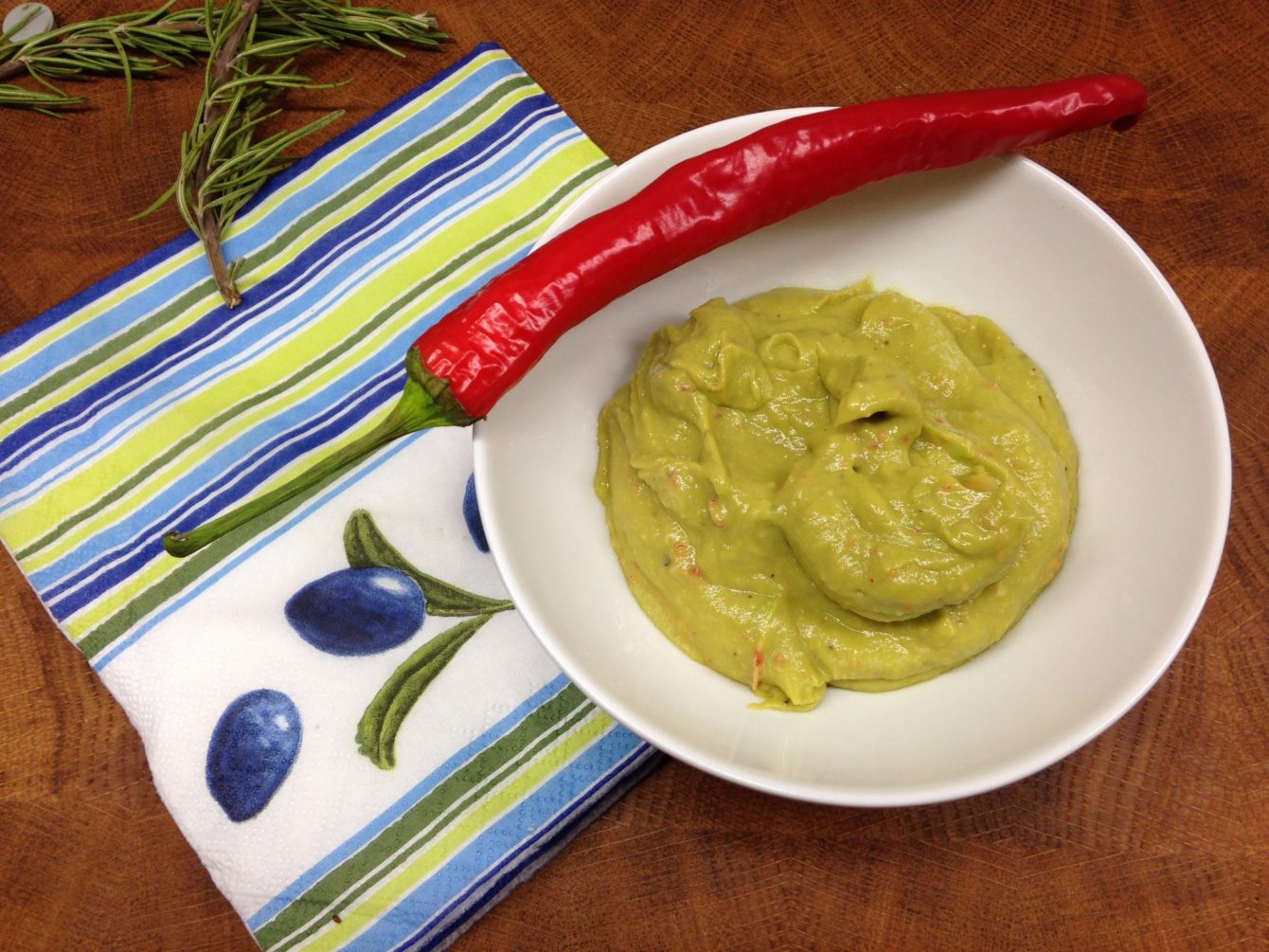 Avocado Dip mit Orangen, Erdnuss und Chili
