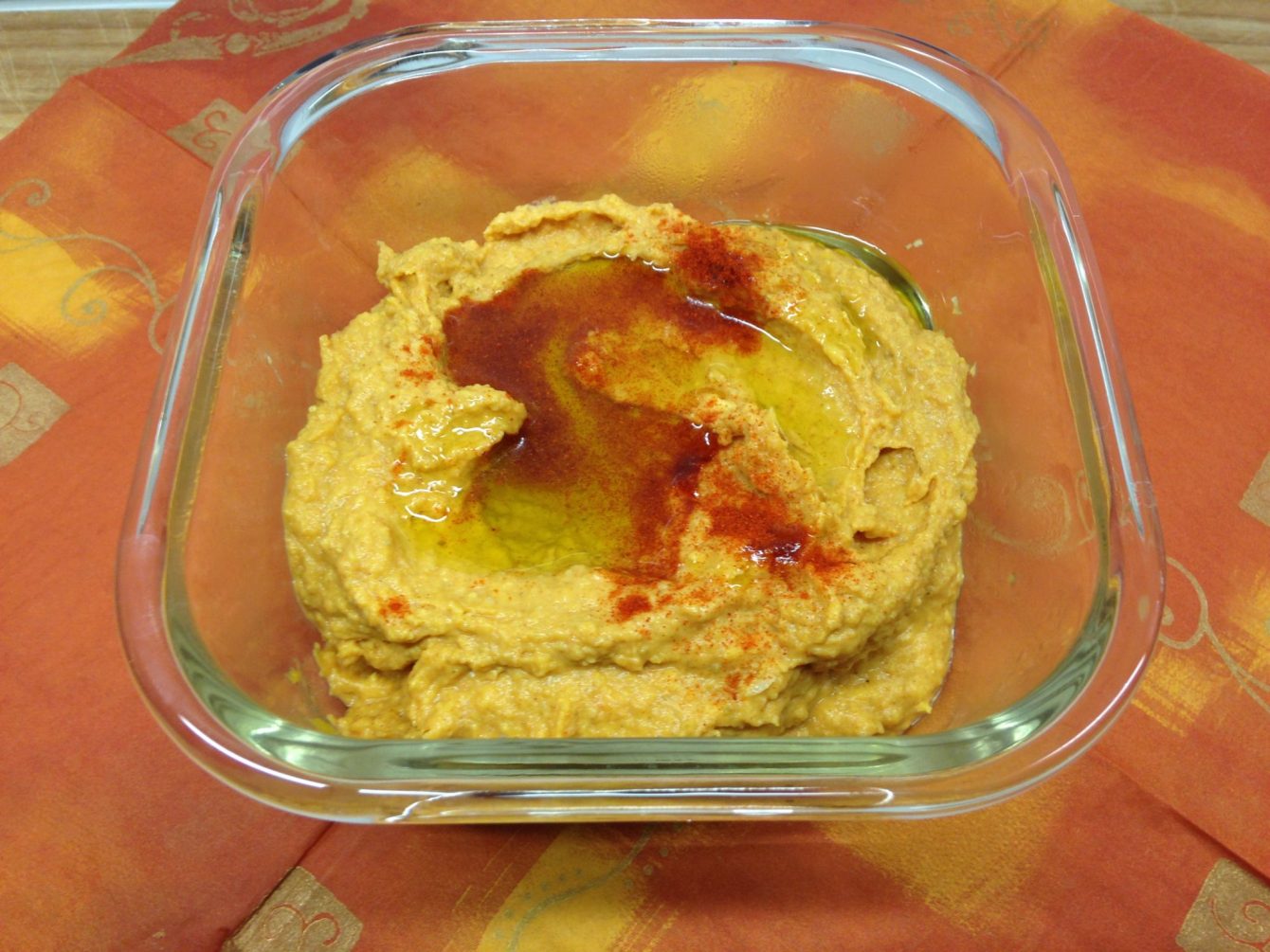 Scharfer Süßkartoffel Dip mit Tahini und Zitrone