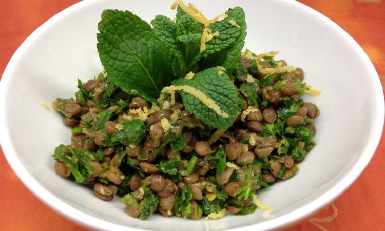 Libanesischer Linsen Salat mit Knoblauch, Petersilie und Minze