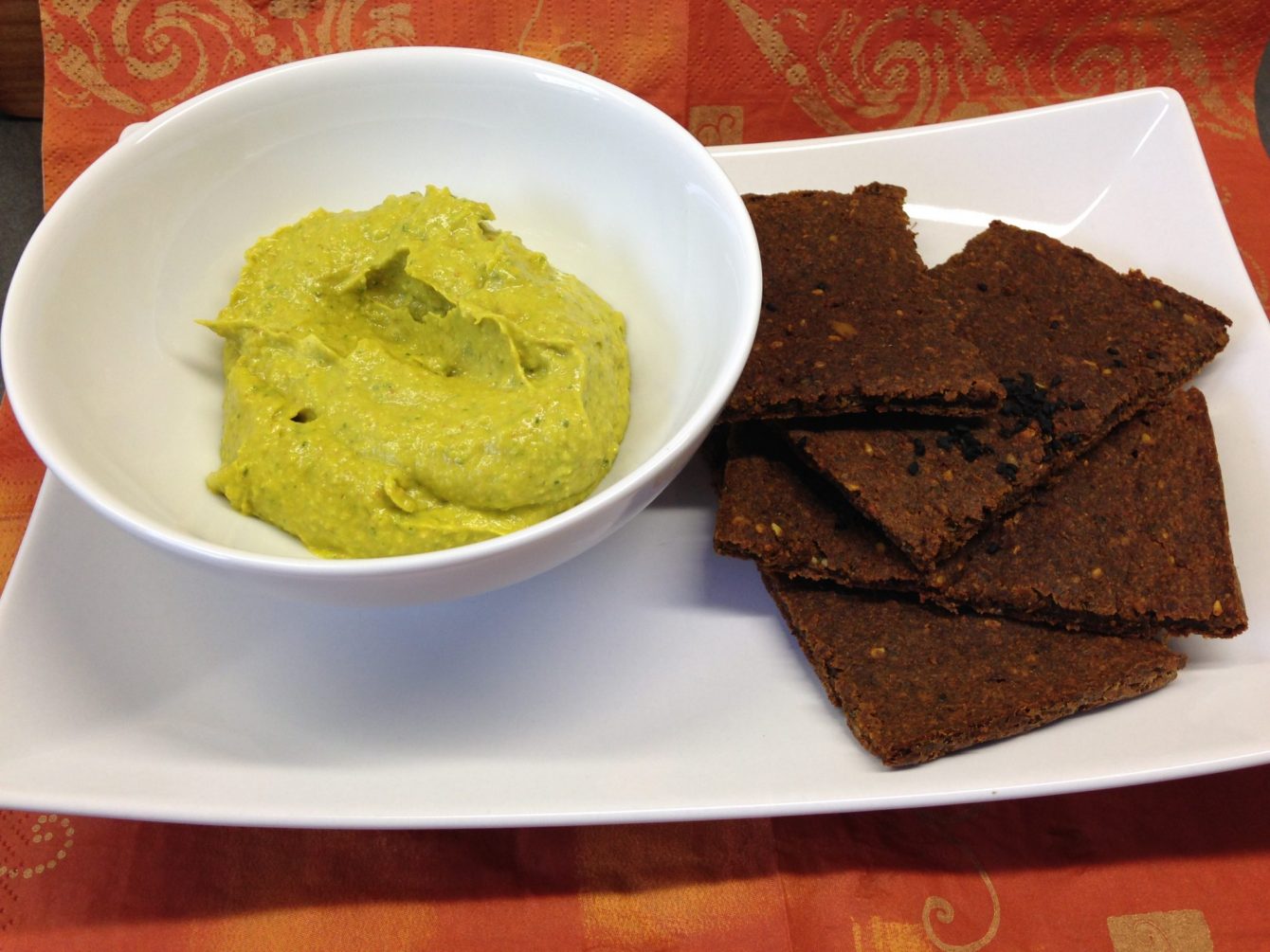 Rohkost Brot mit Erdnuss Avocado Bananen Dip mit Kurkuma