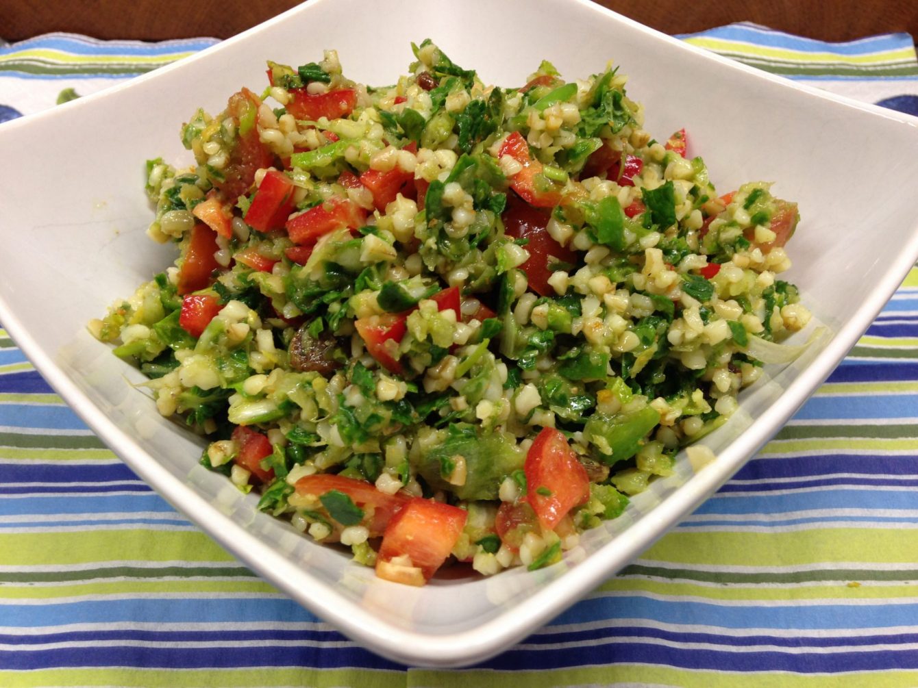 Mangold Bulgur Taboulé mit Rosinen und Minze