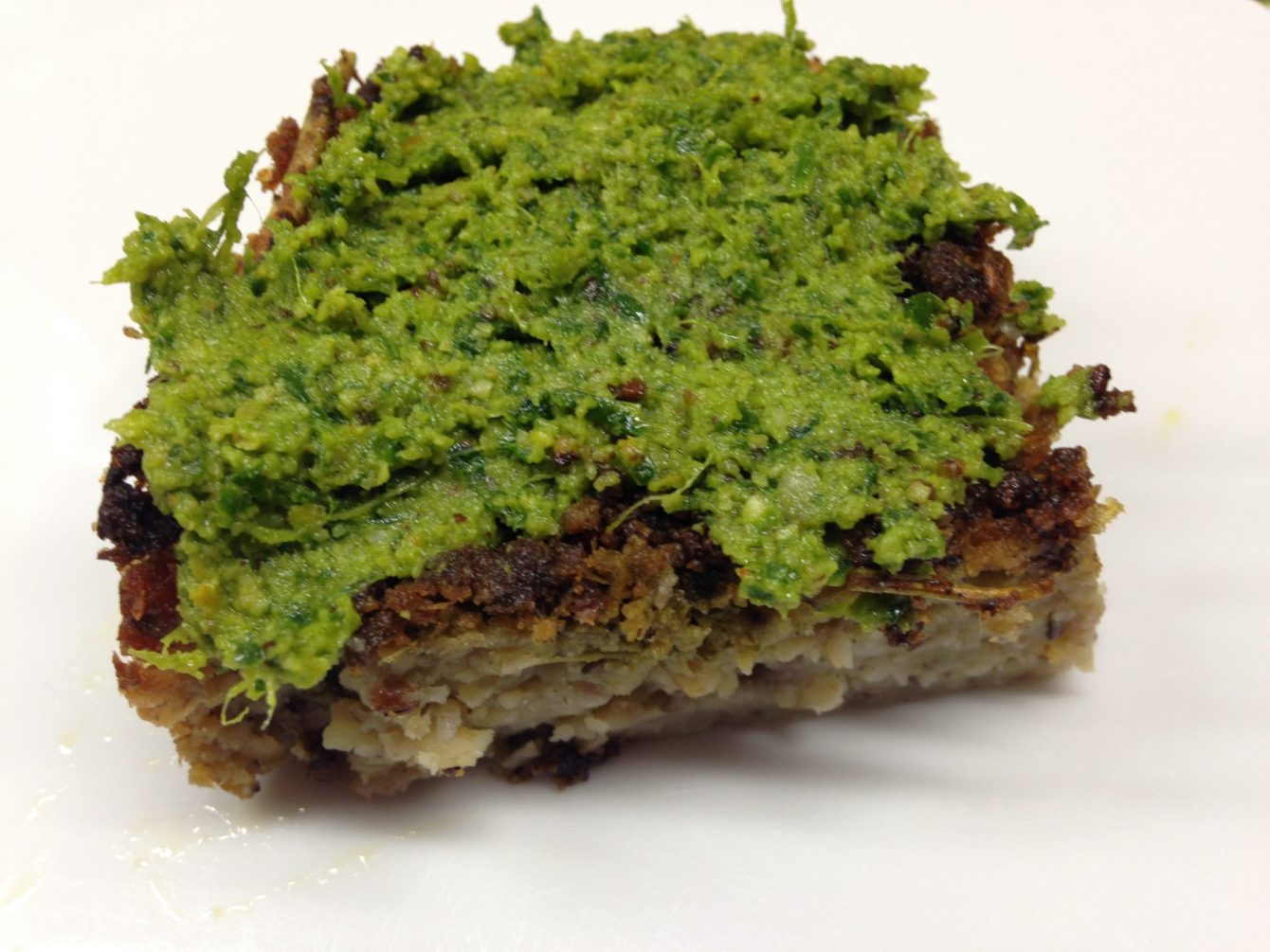 Libanesischer Kartoffel Bulgur Auflauf mit Haselnuss Pesto