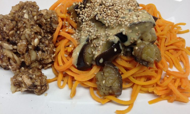 Süßkartoffel Pasta mit Auberginen und marinierten Champignons