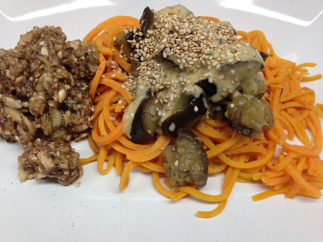 Süßkartoffel Pasta mit Auberginen und marinierten Champignons