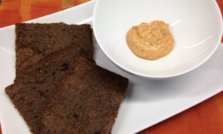 Rohkost Brot Cracker aus Leinsamen und Gewürzen