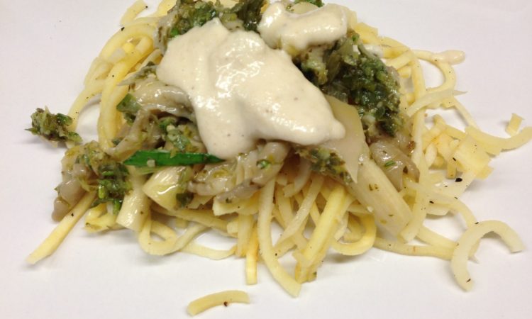 Pastinaken Pasta mit marinierten Austernpilzen und Cashew Aioli