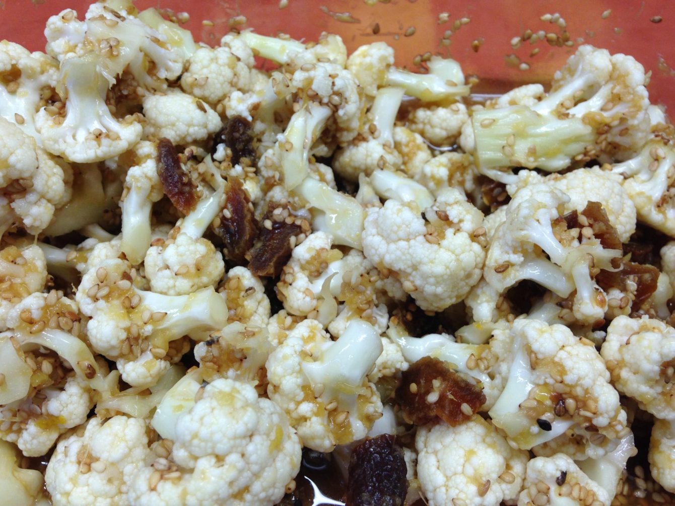 Blumenkohl mit Sesam, Orangen und Aprikosen