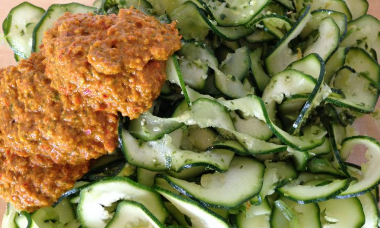 Zucchini mit Paprika Erdnuss Chili Sauce