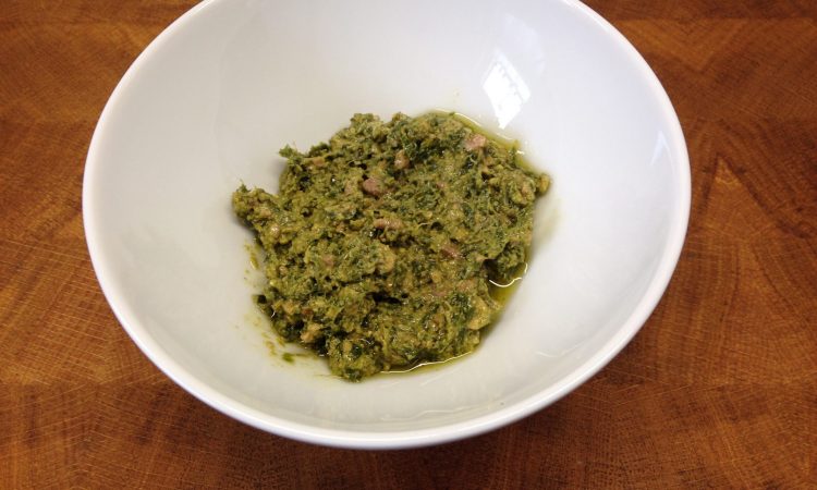 Grünkohl Pesto mit Walnüssen, Cashews und Hanföl