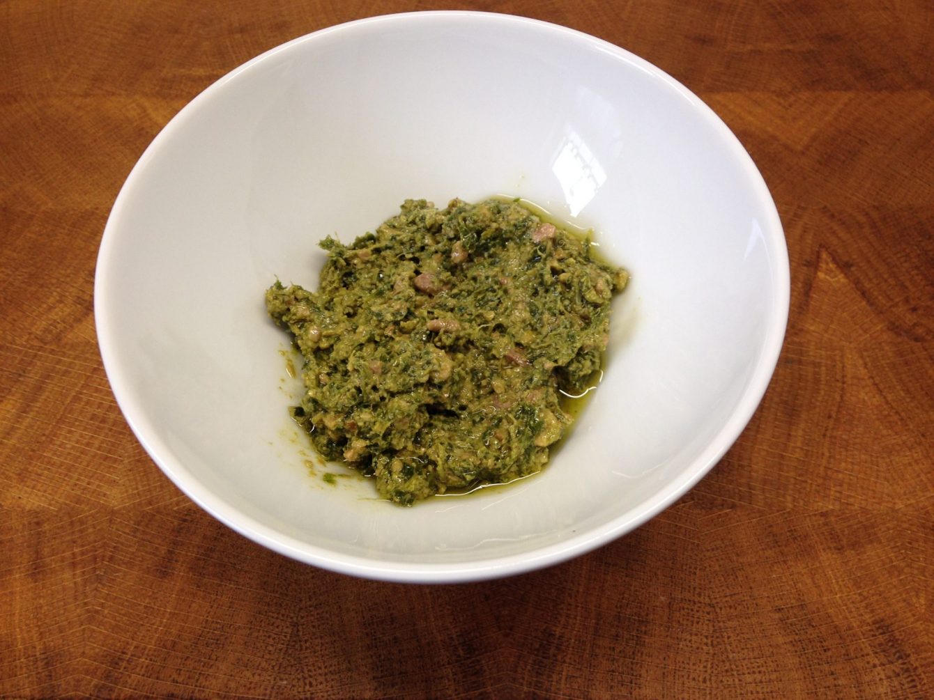 Grünkohl Pesto mit Walnüssen, Cashews und Hanföl