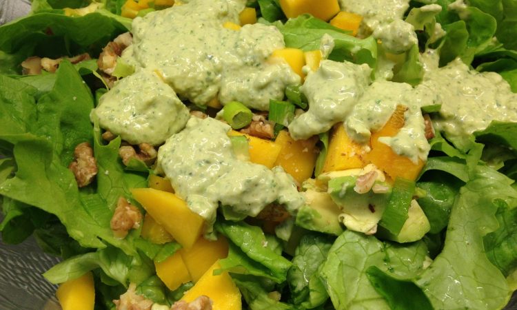 Blattsalat mit Mango Basilikum Dressing