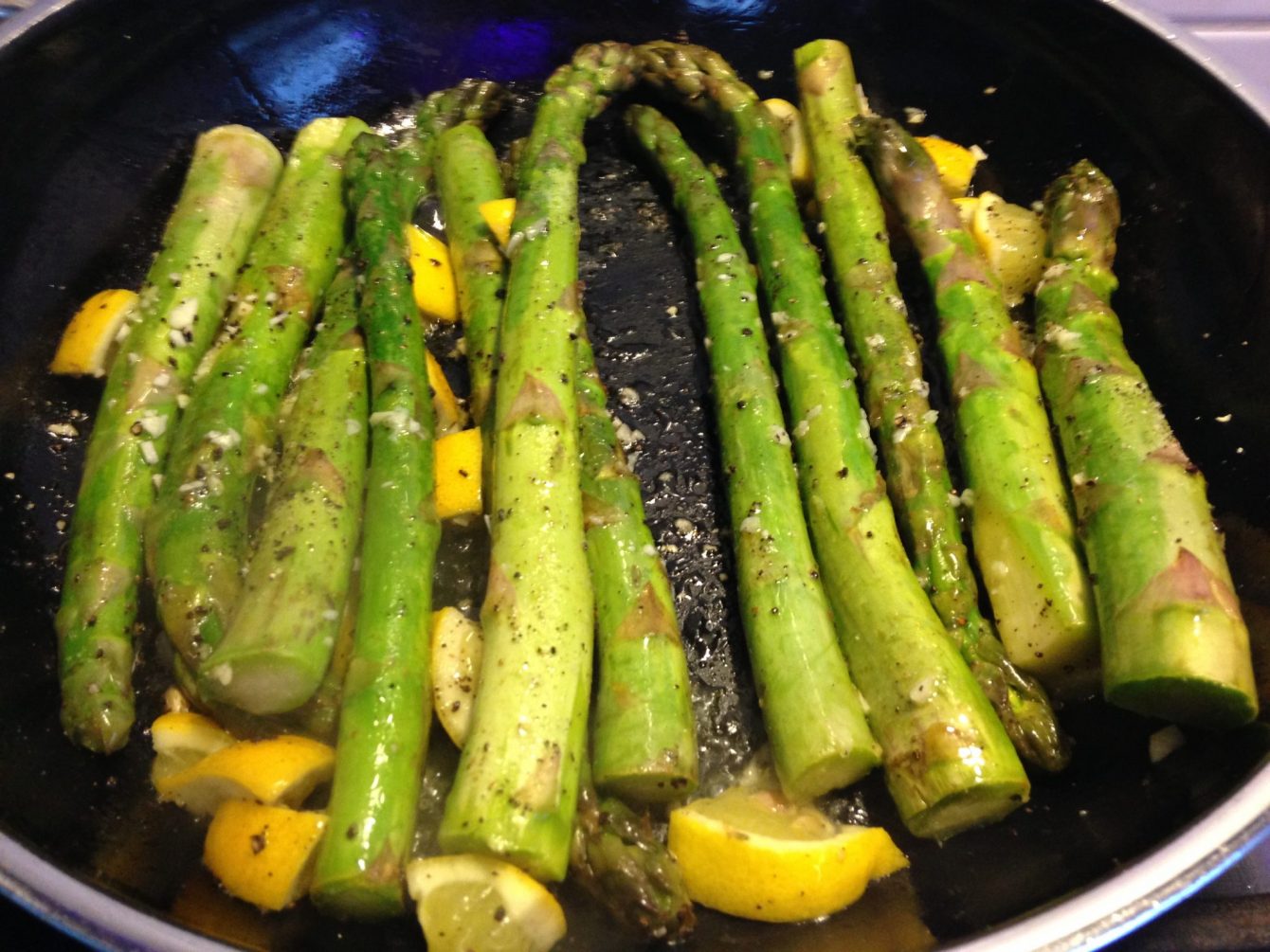 Gerosteter Zitronen Knoblauch Spargel Andalusischer Art Leckerlife