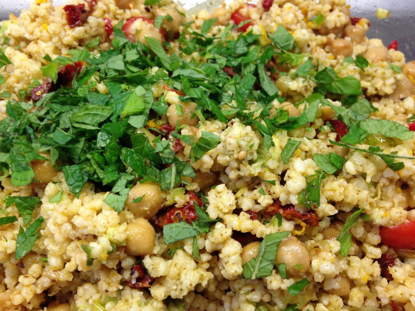 Hirse Taboulé mit Avocado und Goji Beeren