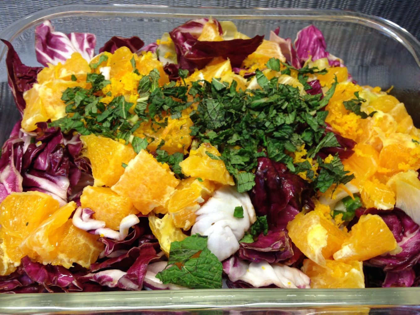 Chicorée Salat mit Radicchio, Orangen und Ingwer Senf Dressing