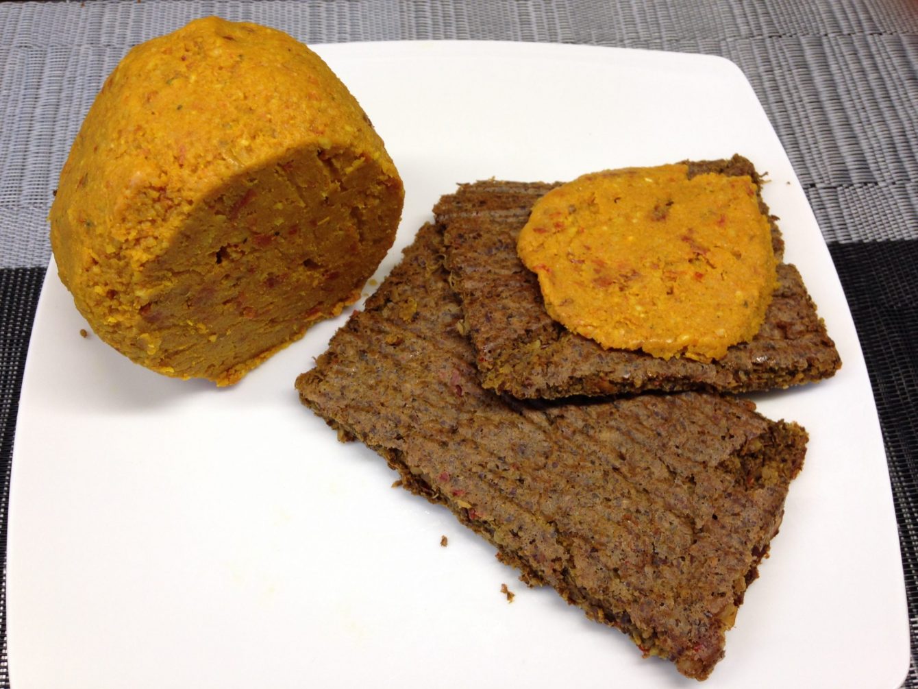 Rohkost Brot mit veganem Cheddar Cheese