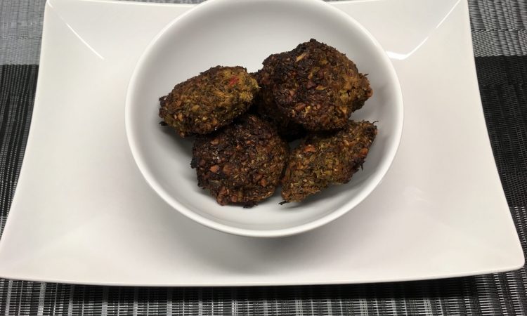 Brokkoli Falafel mit Cashew und Chia