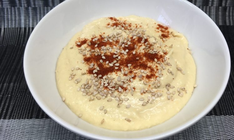Klassischer Hummus aus Kichererbsen