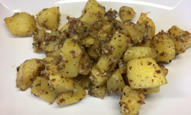 Geröstete Kartoffel mit Salbei Mandel Pesto