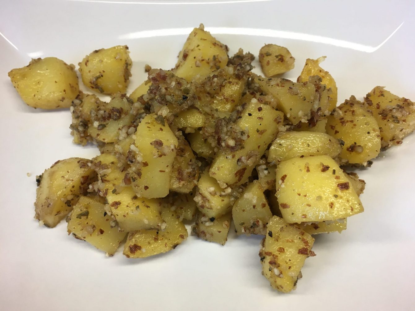 Geröstete Kartoffel mit Salbei Mandel Pesto