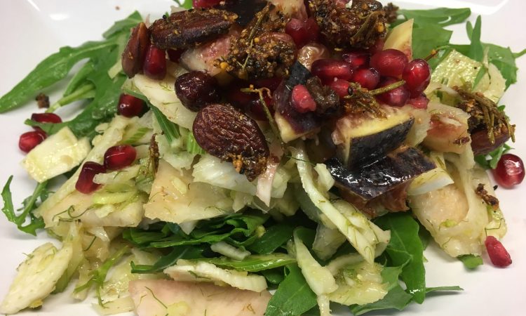 Fenchel Salat mit Feigen, Birne, Rucola, Mandeln und Granatapfelkernen