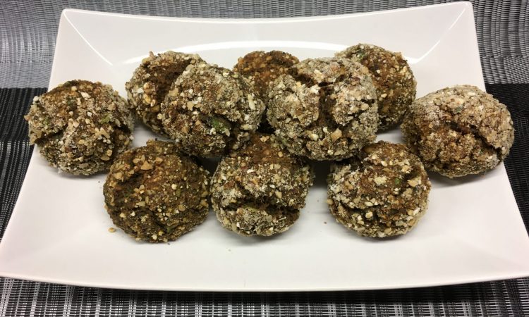 Walnuss Petersilien Falafel aus gekeimten Kichererbsensprossen