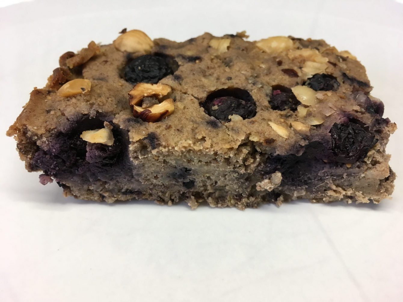 Hirse Kuchen mit Heidelbeeren und Banane