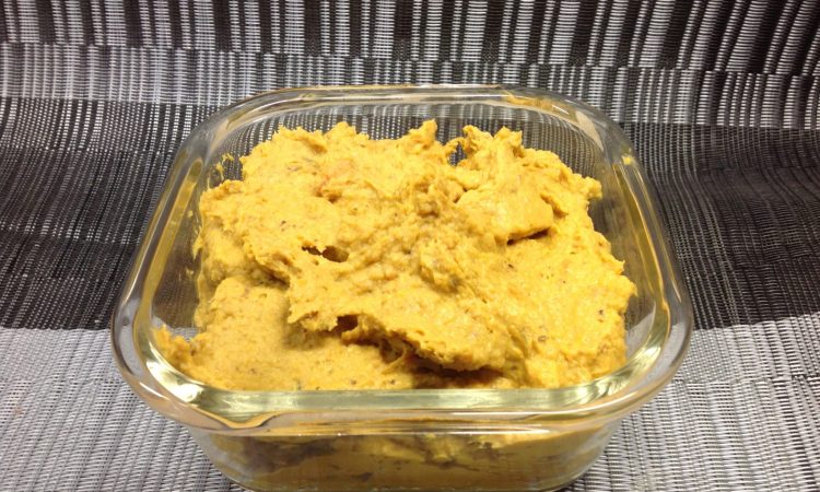 Hummus aus schwarzen Bohnen mit gerösteten Karotten und Süßkartoffeln