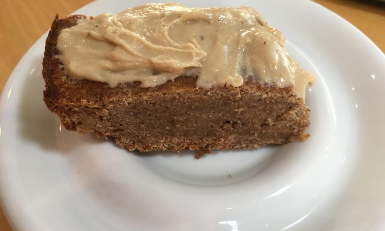 Bananen Kokosnuss Ingwer Brot Frühstückskuchen mit Cashewmus