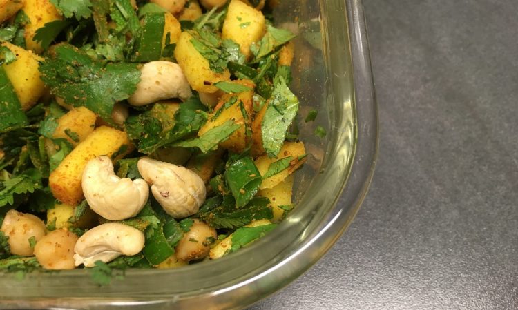 Bulgur Mango Salat mit Curry und Cashewkernen