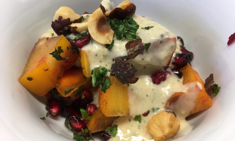 Kaki Granatapfel Salat mit Haselnuss Bananen Creme