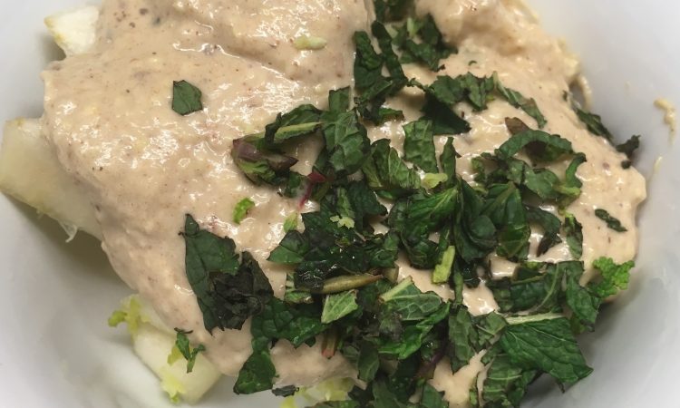 Birnen Bananen Salat mit Haselnuss-Ingwer-Bananen Creme