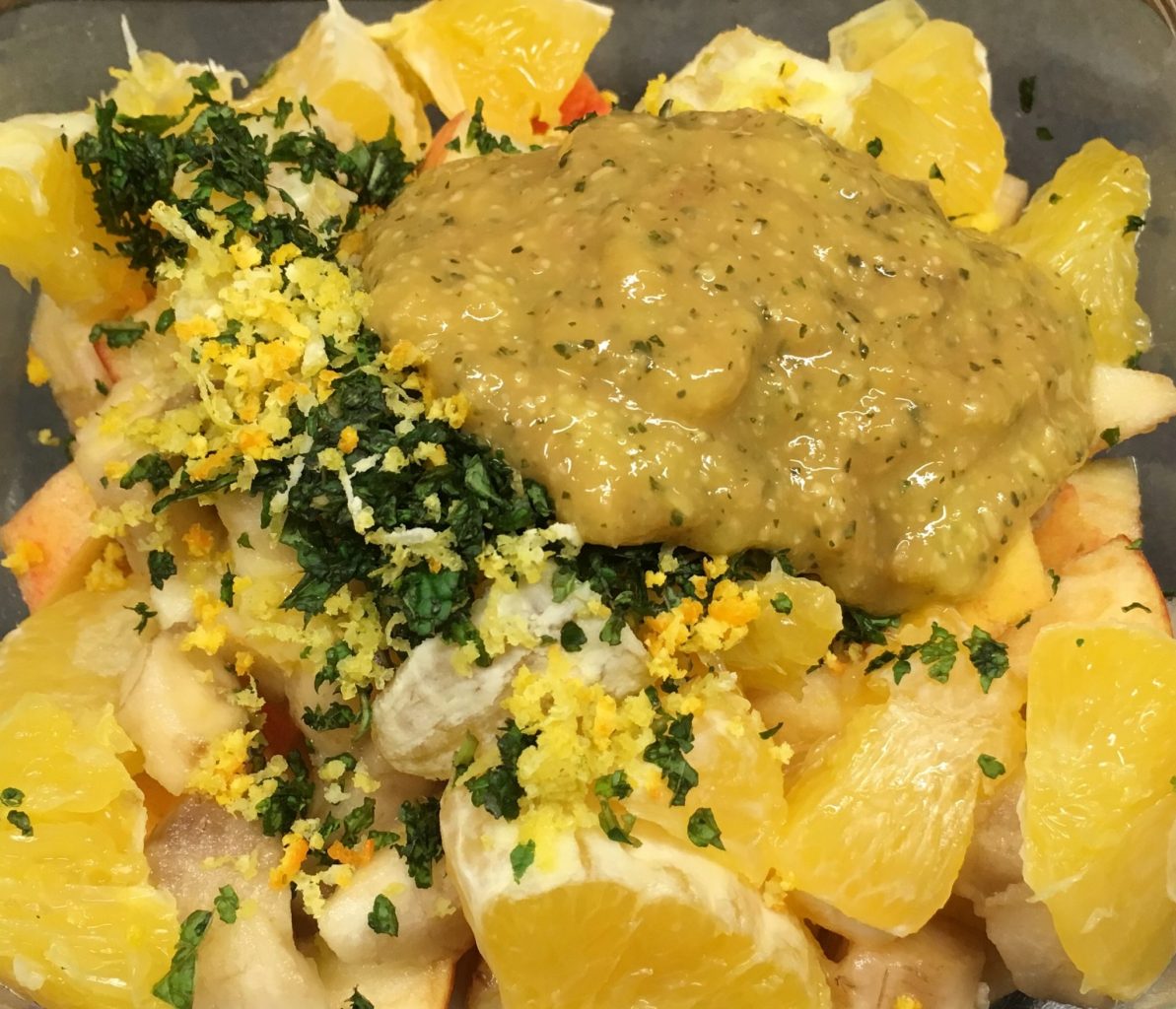 Apfel Orangen Salat mit Mango-Ingwer-Minz Dressing